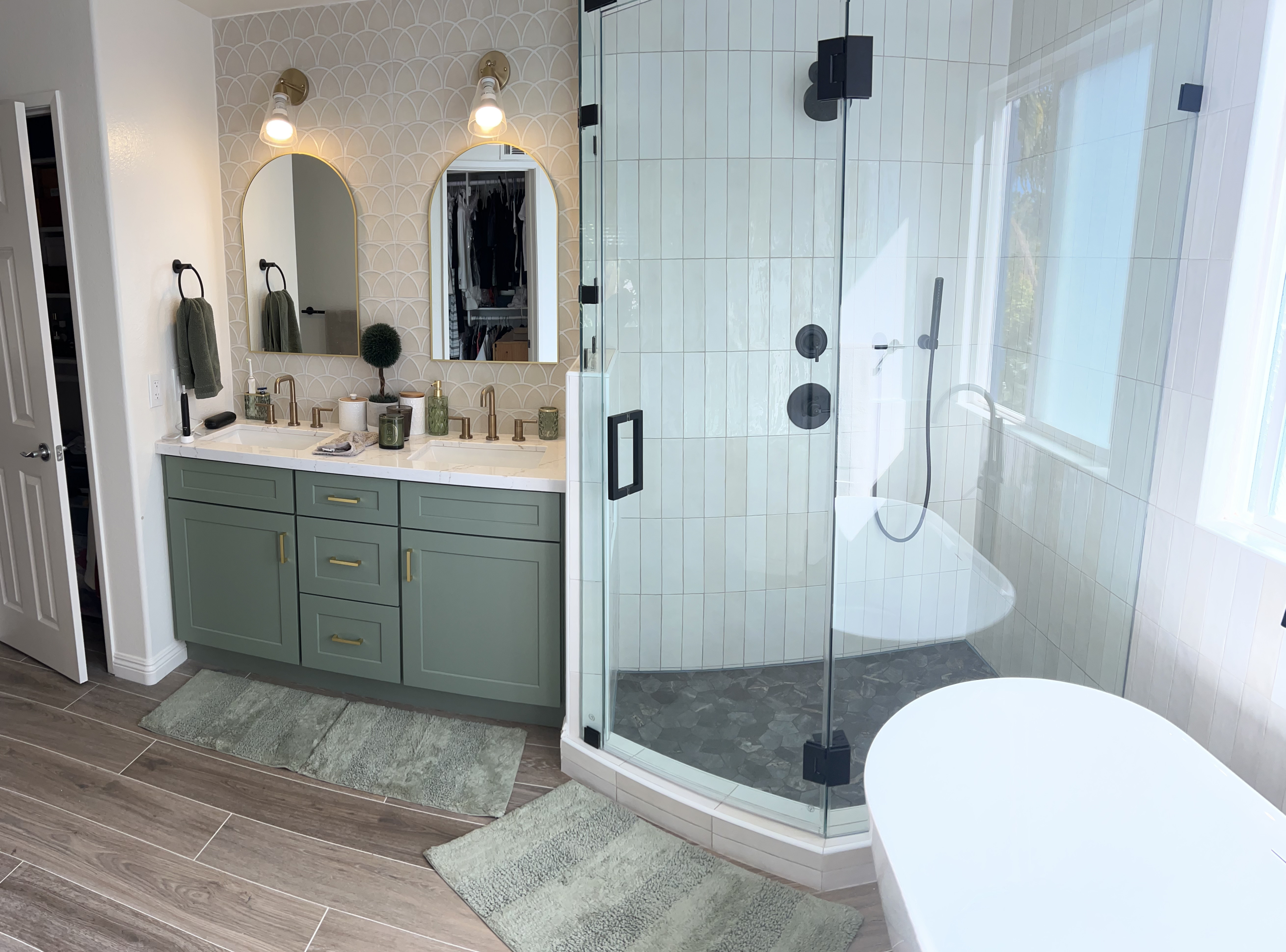 Tub suite shower and tile remodel detail